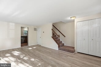 129 Bickel Ct in Sterling, VA - Building Photo - Building Photo