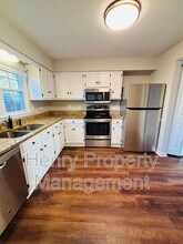 903 Hampshire Ct in Cary, NC - Building Photo - Building Photo