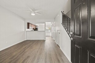 Fox Villas in Tampa, FL - Building Photo