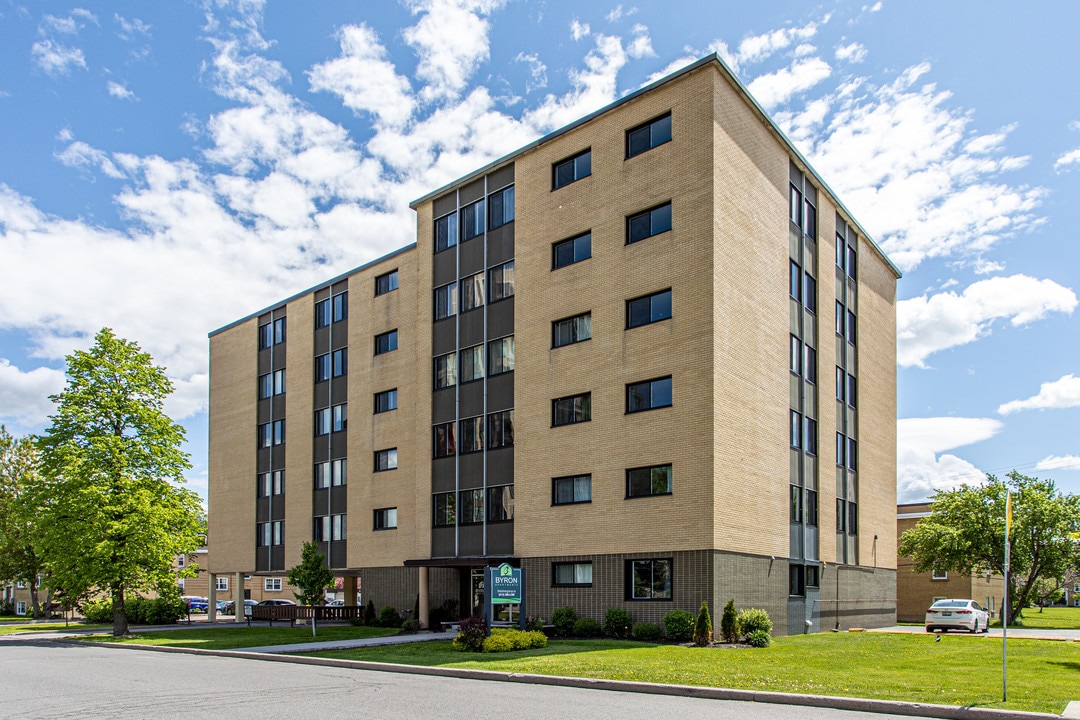 Byron Apartments in Ottawa, ON - Building Photo