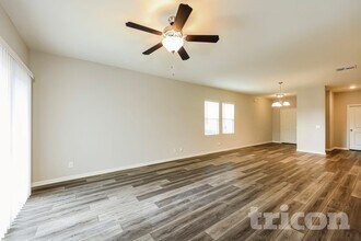 14384 Gunsight Pass in San Antonio, TX - Foto de edificio - Building Photo