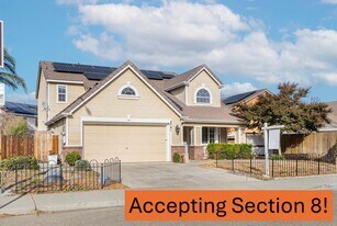 2341 Arthur Nate Haugh Dr in Tracy, CA - Building Photo