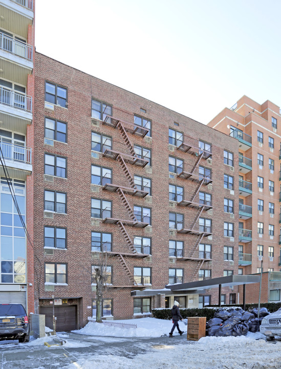 14224 38th Ave in Flushing, NY - Building Photo