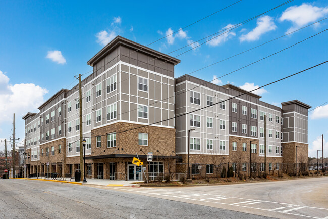 Diamond College Park Apartments in College Park, GA - Building Photo - Building Photo