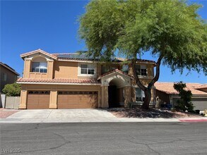 8640 Castle Hill Ave in Las Vegas, NV - Building Photo - Building Photo