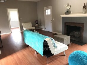 5916 SE Knapp St in Portland, OR - Building Photo - Building Photo