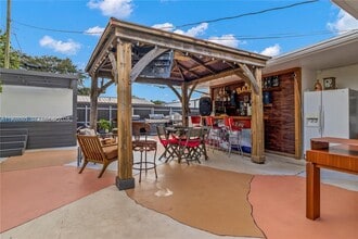 860 Curtiss Dr in Opa Locka, FL - Building Photo - Building Photo