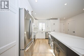 8141 Coventry Rd in Niagara Falls, ON - Building Photo - Building Photo