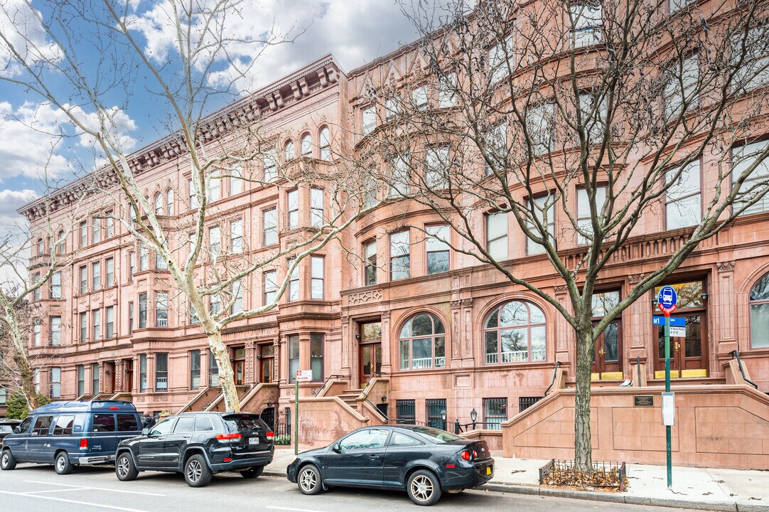 Mount Morris Park West in New York, NY - Building Photo