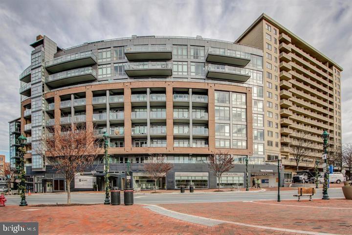 7171 Woodmont Ave in Bethesda, MD - Building Photo