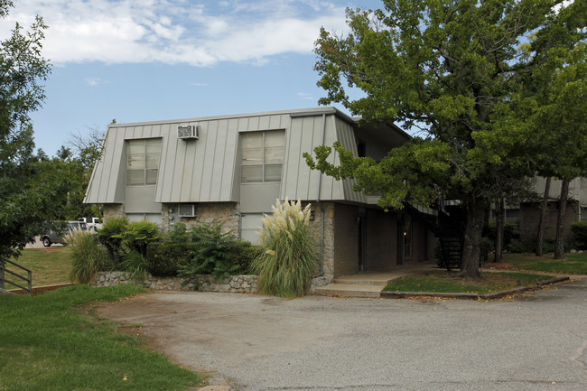 Huntington Place Apartments in Norman, OK - Building Photo - Building Photo