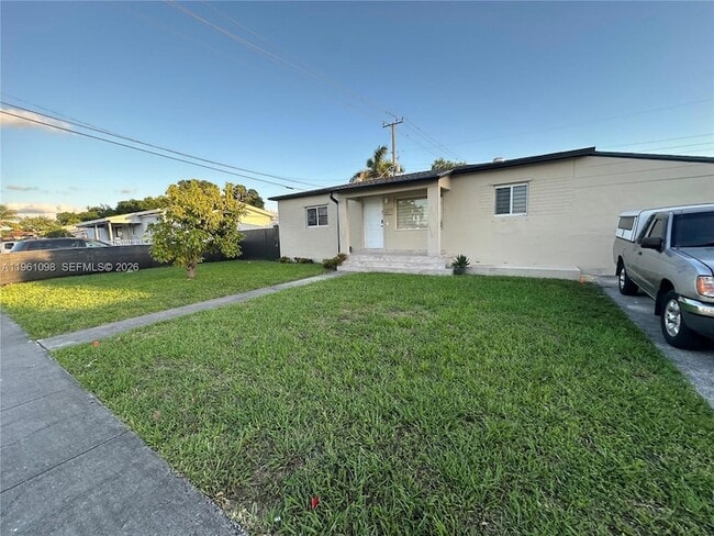 200 W 53rd Terrace in Hialeah, FL - Foto de edificio - Building Photo