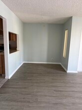 718 Sunny Pine Way in Greenacres, FL - Foto de edificio - Building Photo