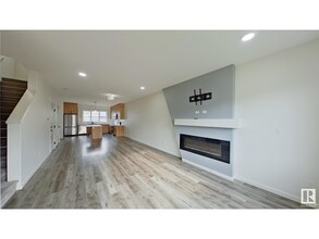 5715 Hawthorn Common SW in Edmonton, AB - Building Photo - Building Photo