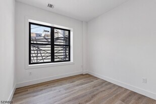 189 Dayton Ave in Passaic, NJ - Building Photo