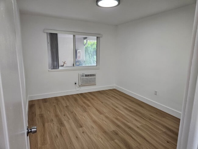 631 NE 72nd Terrace, Unit 5 in Miami, FL - Building Photo - Building Photo