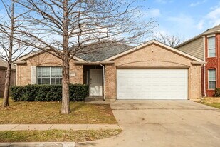 2528 Tar Heel Dr in Fort Worth, TX - Building Photo