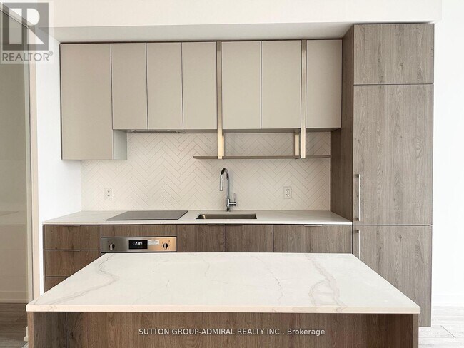 15 Holmes Ave in Toronto, ON - Building Photo - Building Photo