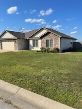 103 Rock Hill Ct in St. Robert, MO - Building Photo - Building Photo