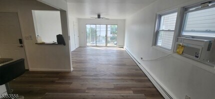 14 Waldo Ave in Jersey City, NJ - Building Photo - Building Photo