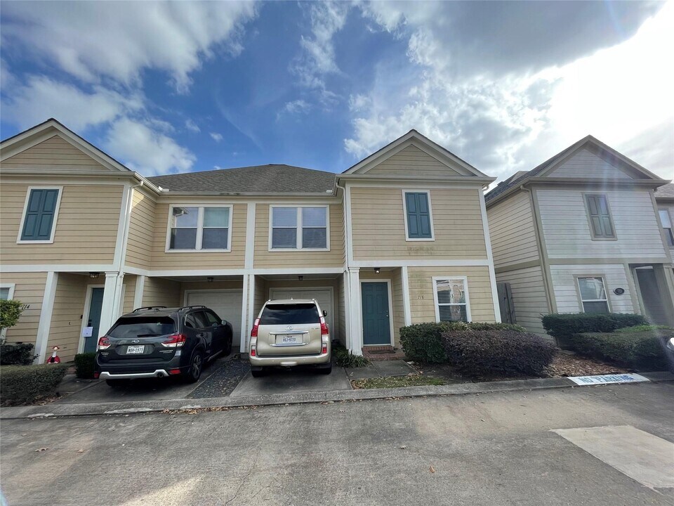 718 Redwing Park Dr in Houston, TX - Building Photo