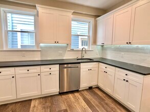 34 Evergreen St, Unit 1 in Boston, MA - Building Photo - Building Photo