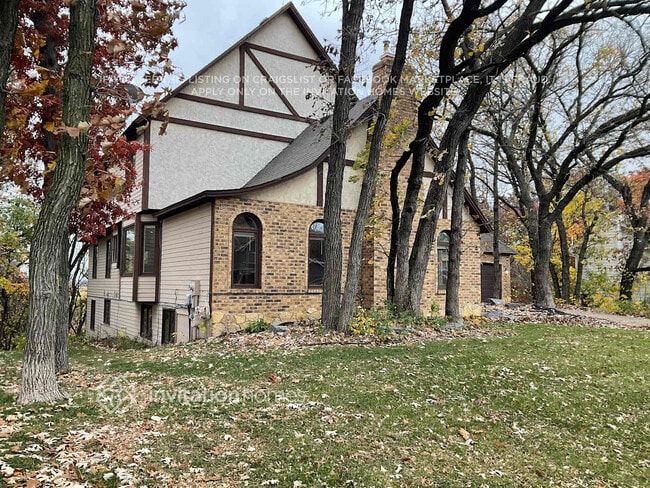 1009 Hilloway Cir in Burnsville, MN - Building Photo - Building Photo