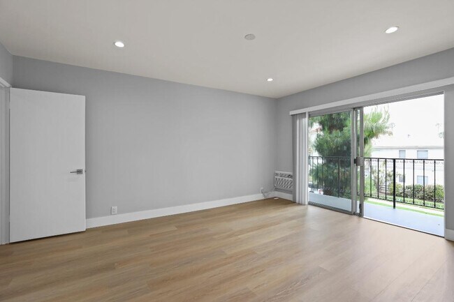 617 N Sweetzer Ave in West Hollywood, CA - Foto de edificio - Building Photo