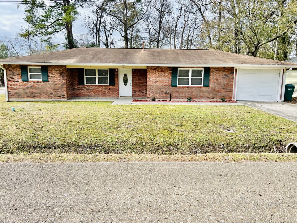 1501 Beech St in Slidell, LA - Building Photo