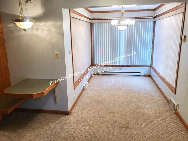 300 Wampum Ave in Ellwood City, PA - Building Photo - Building Photo