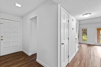 3918 La Mirada Dr N in Jacksonville, FL - Foto de edificio - Building Photo