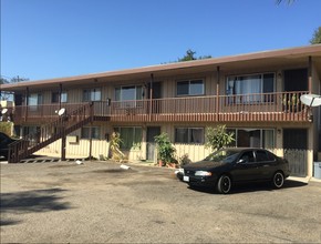 California Avenue Apartments in Vista, CA - Building Photo - Building Photo