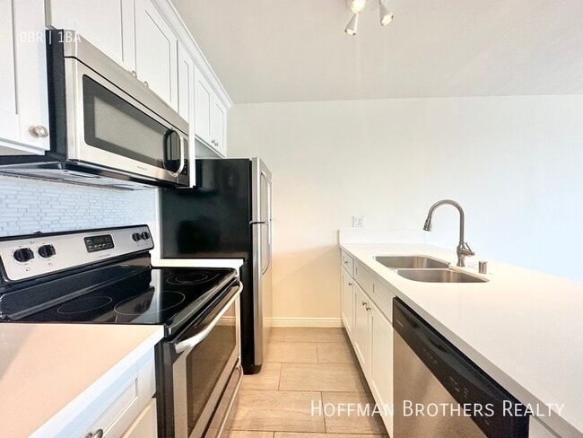 property at 724 N W Knoll Dr