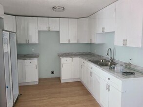 1910 NW 60th Ave in Sunrise, FL - Building Photo - Building Photo