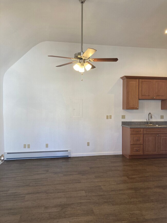 210 NW 5th St, Unit 5 in Cedaredge, CO - Building Photo - Building Photo