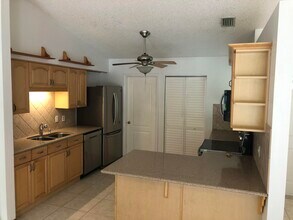4063 SE Jacaranda St in Stuart, FL - Building Photo - Building Photo