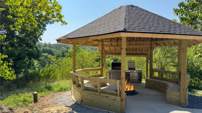 1019 Whites School Rd in Sevierville, TN - Building Photo - Building Photo