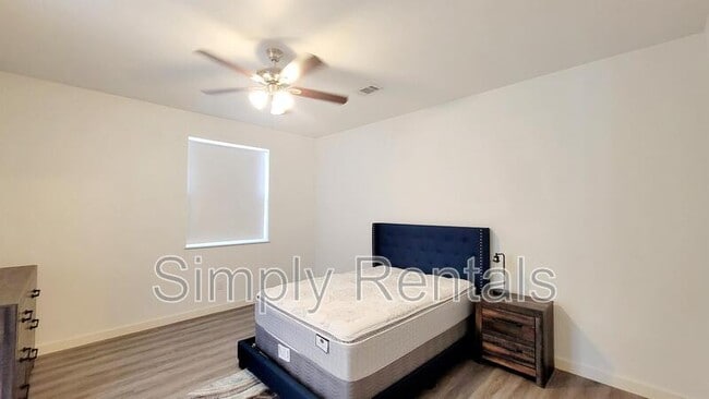 1709 Sycamore St in Commerce, TX - Building Photo - Building Photo