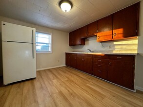 160 Gruenwald Ave-Unit -Upper in Neenah, WI - Building Photo - Building Photo