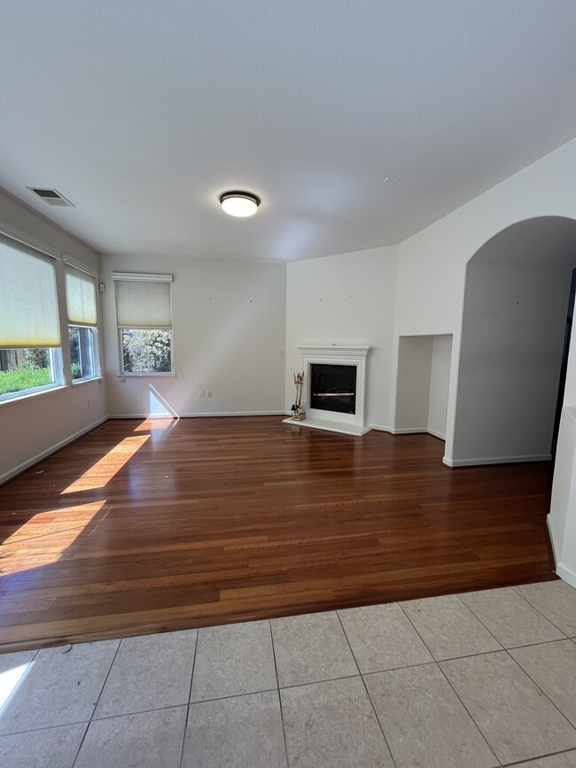 4656 Snead Dr in Santa Clara, CA - Foto de edificio - Building Photo