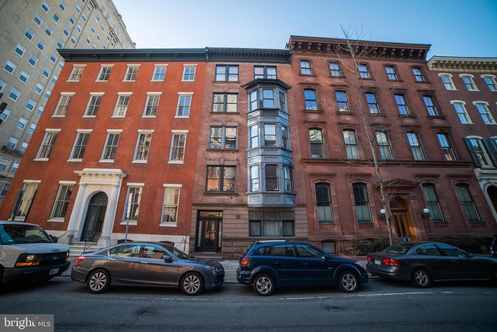 1904 Spruce St in Philadelphia, PA - Building Photo