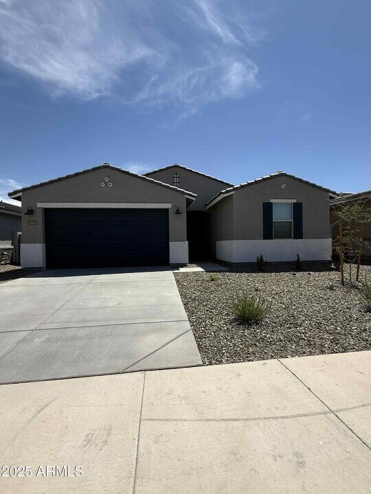 15995 W Honeysuckle Dr in Sun City West, AZ - Building Photo