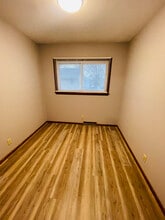 8560 W Villard Ave in Milwaukee, WI - Building Photo - Building Photo