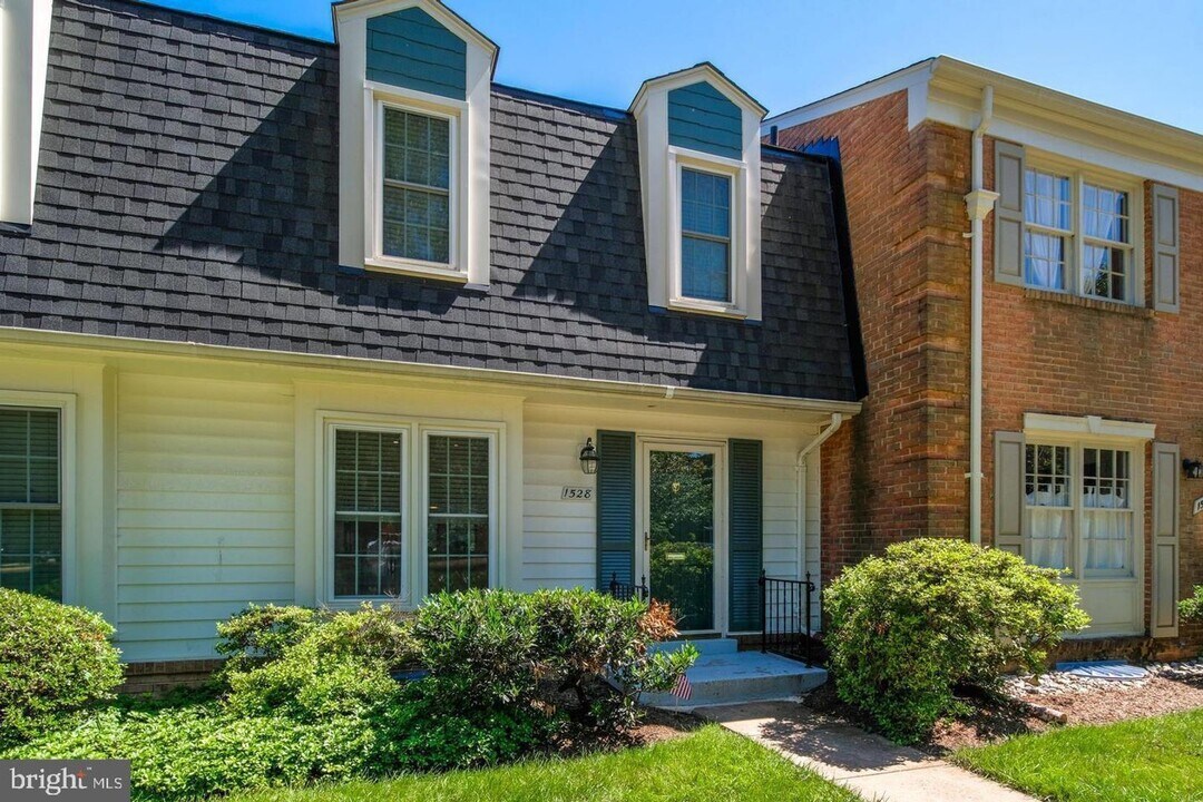 1528 Westmoreland St in McLean, VA - Building Photo