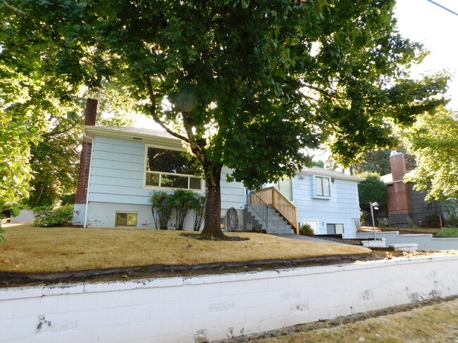 2520 Summer St SE in Salem, OR - Foto de edificio - Building Photo