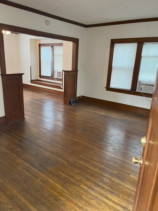 704 W 1st St in Waterloo, IA - Building Photo