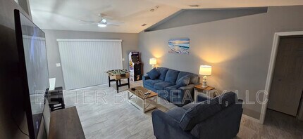 138 Pine Grove Dr in Palm Coast, FL - Foto de edificio - Building Photo