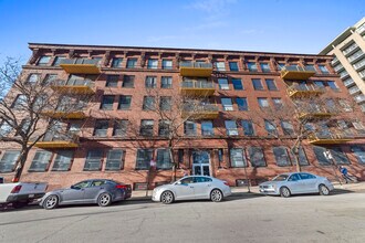 120 E Cullerton St, Unit 209 in Chicago, IL - Building Photo - Building Photo