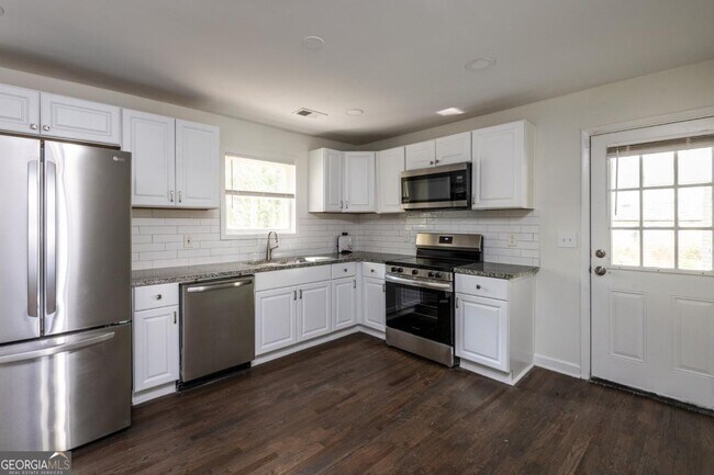 4704 Apache Trail SW in Atlanta, GA - Building Photo - Building Photo