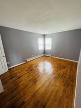 9 Conway Ct in Glen Cove, NY - Building Photo - Building Photo